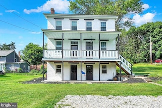 27 W Mark Ave, Windsor, PA 17366
