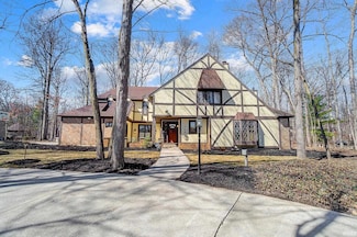 704 Oaktree Ct, Fort Wayne, IN 46845