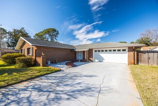 371 Angela Ln, Mary Esther, FL 32569