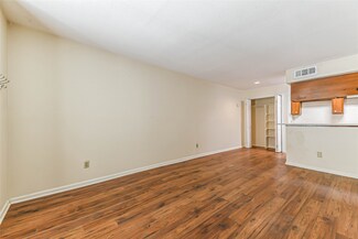 2100 Wilcrest Dr Unit 107, Houston, TX 77042