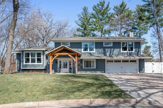 239 Nichols Ct, Saint Paul, MN 55126