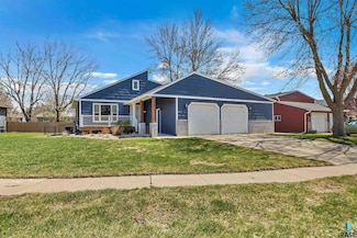 4200 S Hackberry Cir, Sioux Falls, SD 57103