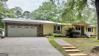 90 Howard Rd, Senoia, GA 30276
