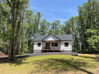 103 Camelot Dr, Moneta, VA 24121
