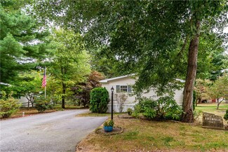 11 King Philip Rd, Coventry, RI 02816