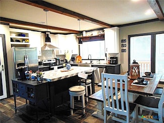 1114 Dunn St, Yoakum, TX 77995