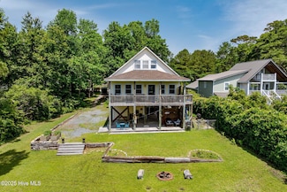 716 Bay Harbor Dr, Hampstead, NC 28443