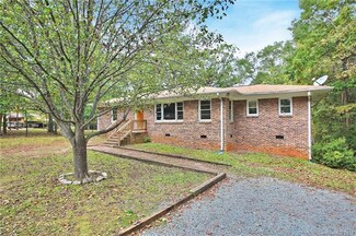 700 Flowe Dr, Charlotte, NC 28213