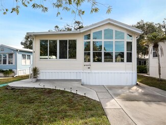 5 Brookshire Dr, Nokomis, FL 34275