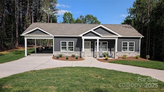6386 Cathedral Dr, Hickory, NC 28601
