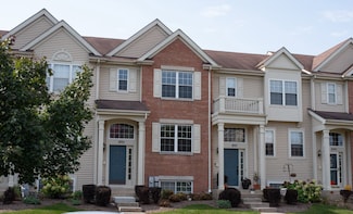 895 Clover Ln, Pingree Grove, IL 60140