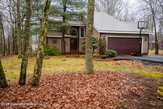 256 Oakenshield Dr, Lehman Township, PA 18324