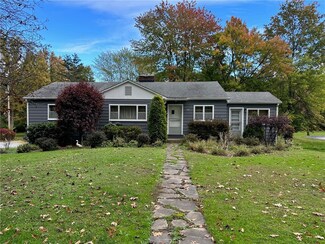 366 Dutch Ln, Hermitage, PA 16148