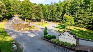 100 Vivians Ln, Pickens, SC 29671