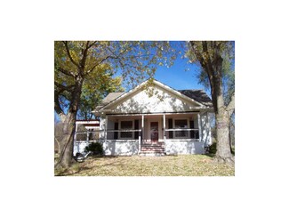 550 Lynn St, Holt, MO 64048