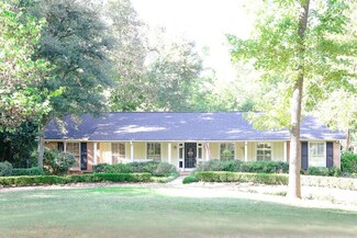 35 Rambling Rd, Palestine, TX 75801