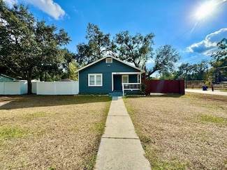 1601 E Maple Ave, Tampa, FL 33604