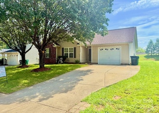 6902 Vernon Wood Ln, Charlotte, NC 28262