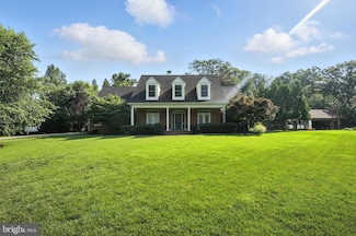5611 Edgemont Dr, Alexandria, VA 22310