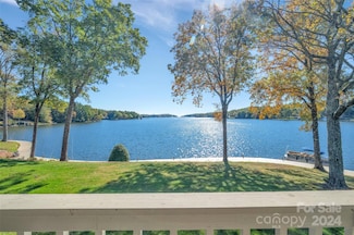80 Toxaway Shores None Unit 9, Lake Toxaway, NC 28747