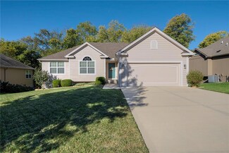 8414 N Elmwood Ave, Kansas City, MO 64156