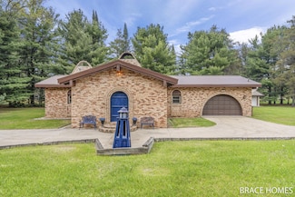 10279 N Finley Lake Ave, Harrison, MI 48625