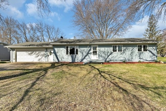 330 8th St E, Hector, MN 55342