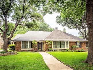 1510 Legendary Ct, Grand Prairie, TX 75050