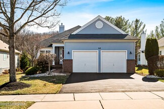 12 Narrowbrook Ct, Manalapan, NJ 07726