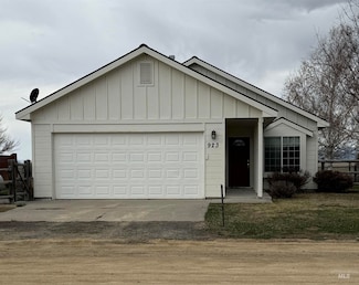 923 5th St W, Fairfield, ID 83327