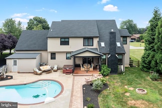 2 Violet Ln, West Grove, PA 19390