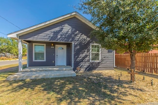 202 S Willow St, Pearsall, TX 78061