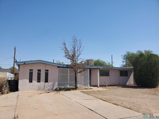 2805 Emerald Dr, Roswell, NM 88203
