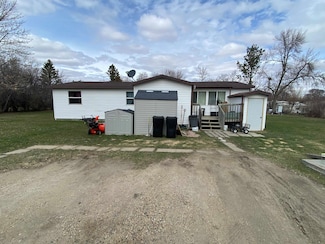 1601 72nd St SE, Minot, ND 58701