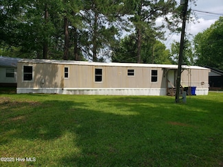 200 Scrimon St, Elizabethtown, NC 28337