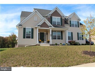 365 Meadow Ln, Telford, PA 18969