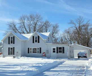 66 4th St NE, Badger, IA 50516
