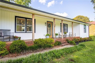 149 Forest Dr, Advance, NC 27006