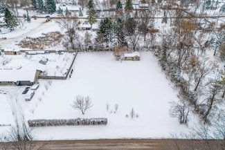 16655 W Applewood Ct, Gurnee, IL 60031