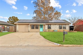621 S 28th St, Clinton, OK 73601