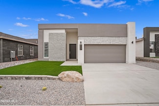 449 Santiago Munos St, Vinton, TX 79821
