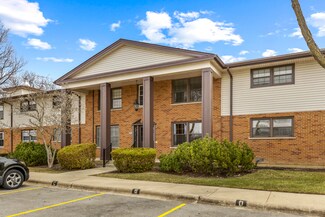 203 Washington Square Unit B, Elk Grove Village, IL 60007