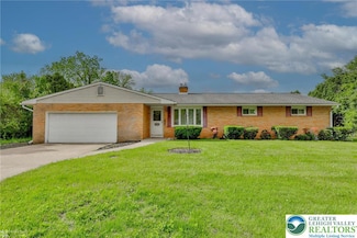 1275 Stonewood Dr, Bethlehem, PA 18017