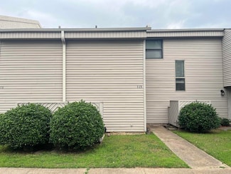 135 Hillview Dr, Fairfield Bay, AR 72088