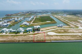 1050 N Isle Dr, Rockport, TX 78382