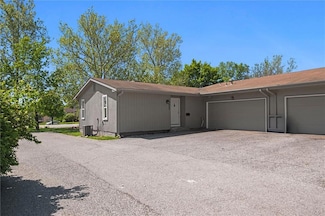 13923 Falkirk Cir, Grandview, MO 64030