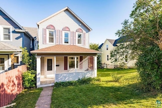 820 E 7th St, Duluth, MN 55805