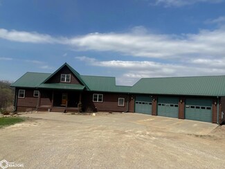 4054 20th St, Grinnell, IA 50112