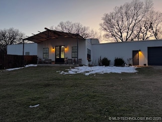16594 Snakewood Rd, Marietta, OK 73448