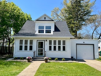109 S Lake Ave, Spring Lake, MI 49456